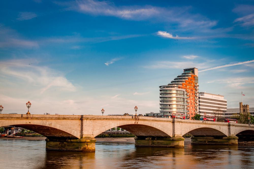 the benefits of using the putney estate agents for property sales in putney