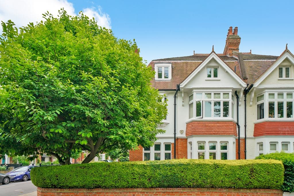 Buying Putney Property In The Summertime